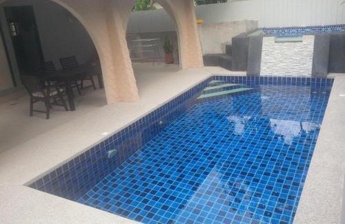Jomtien Complejo | Villa Rosa with Private Pool and Jacuzzi 100m to beach