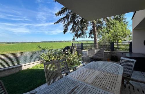 Haslau-Maria Ellend Apartamento | Villa Rose close to Vienna & Airport