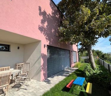Haslau-Maria Ellend Apartamento | Villa Rose close to Vienna & Airport