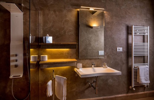San Brizio Villa | Villa Rovicciano, sleeps up 20. Luxury, heatable pool, lift, breakfast included
