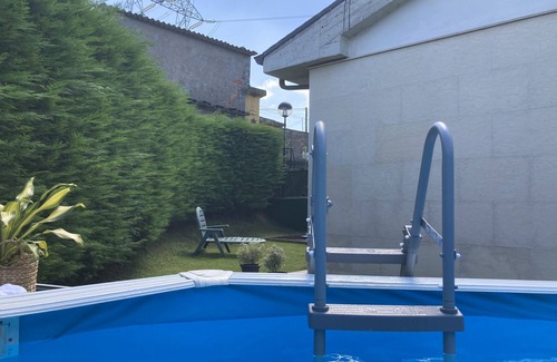 Mijares Chalet De Esquí | Chalet con jardin ,piscina privada y BBQ -Centro de Cantabria ideal familias