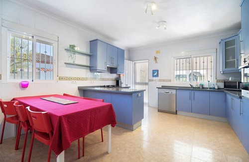 Chiclana de la Frontera Casa | Villa "Sol" con vistas a la montaña, piscina, aire acondicionado y Wi-Fi