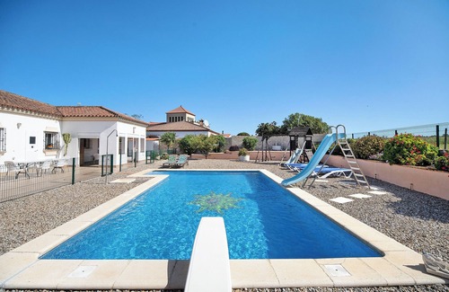 Chiclana de la Frontera Casa | Villa "Sol" con vistas a la montaña, piscina, aire acondicionado y Wi-Fi