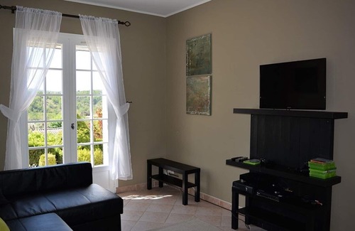 Saint-Maurice-dʼArdeche Casa | Casa Saint-Maurice-d'Ardèche, 4 dormitorios, 8 personas