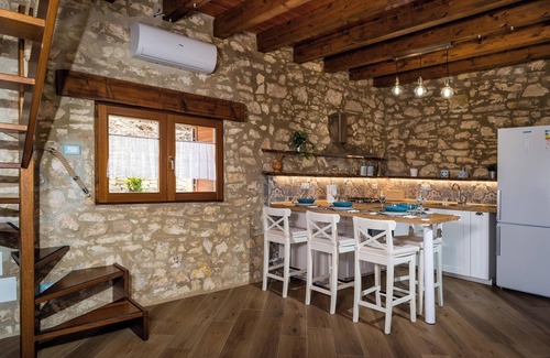 Castellammare del Golfo Villa | Villa Muros de Piedra con vistas al mar, terraza, jardín, bañera de hidromasaje y Wi-Fi