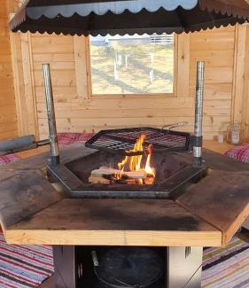 Taivalkoski Chalet De Esquí | Villa Salme lemmikkiystävällinen mökki Taivalkoskella Jokijärven rannalla