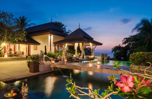 Cherngtalay Villa | Villa Sanyanga, 7 chambras, chef, transporte con conductor, vistas al mar.