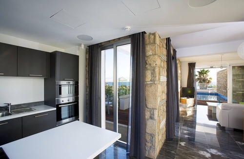 Paphos Villa | Villa Sapphire - Tres habitaciones junto a la playa