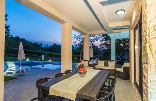 Ripenda Verbanci Casa | Villa Satine, a romantic pool villa surrounded by nature