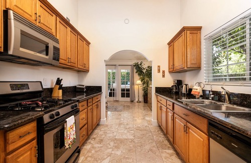 Woodland Hills Casa | Villa Sausalito - Newly Designed 4BR House w/ POOL by Topanga