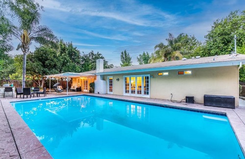 Woodland Hills Casa | Villa Sausalito - Newly Designed 4BR HOUSE & POOL by Topanga