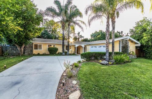 Woodland Hills Casa | Villa Sausalito - Newly Designed 4BR HOUSE & POOL by Topanga