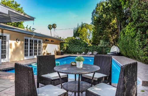 Woodland Hills Casa | Villa Sausalito - Newly Designed 4BR HOUSE & POOL by Topanga