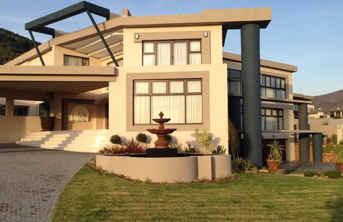 Trawal Villa | Villa Savrez Central ubicada entre el paseo marítimo, las playas de blouberg, el puerto