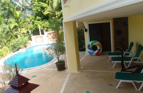 Ban Sakhu Villa | villa sawadee jardín tropical