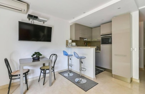Cannes Apartamento | Villa Schneider by Interhome