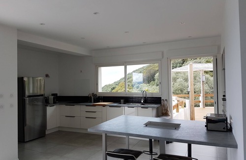 Olmeto Villa | Villa panorámica con vistas al mar y piscina privada climatizada, 12 personas.