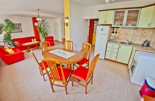 Primorski Villa | Villa Sequoia en medio de Eco Park "Golden Sands" y 500 metros de playas interminables