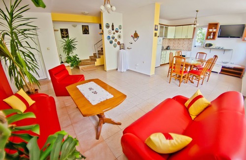 Primorski Villa | Villa Sequoia en medio de Eco Park "Golden Sands" y 500 metros de playas interminables