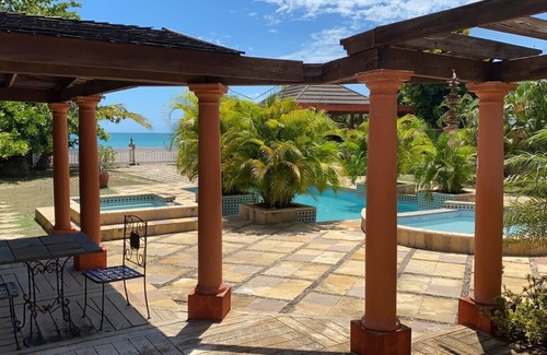 Black River Villa | Villa Serene Jewel of Black River 4 habitaciones 5 baños