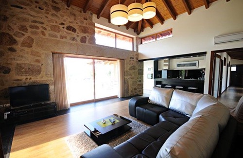 Aborim Villa | Villa Serenidade | 3 Bedrooms | Tennis Court | Countryside Location | Braga | North Portugal