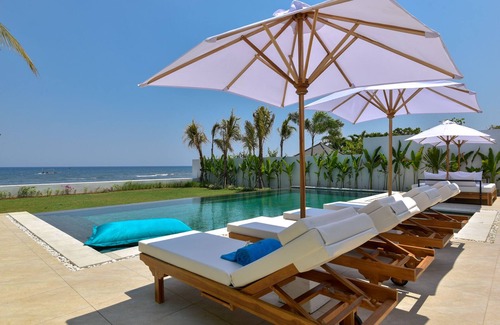 Lokapaksa Villa | VILLA SERENITY - PRIVADA, LUJOSA Y ABIERTA CONCEPTO VILLA FRENTE AL MAR