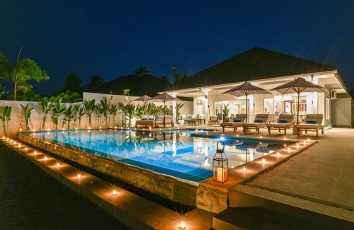 Lokapaksa Villa | VILLA SERENITY - PRIVADA, LUJOSA Y ABIERTA CONCEPTO VILLA FRENTE AL MAR