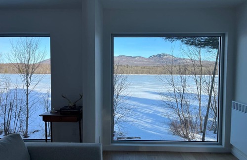 Eastman Chalet De Esquí | Villa Serrana : Our lakeside chalet, where tranquility meets breathtaking views