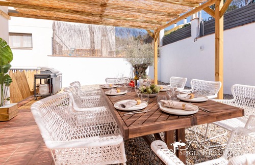 Olivella Villa | Villa Serranita - Elegante casa de vacaciones con vistas y aire acondicionado