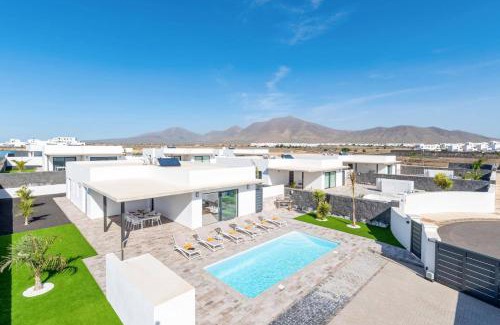 Playa Blanca Villa | Villa Sibisse by Villa Plus