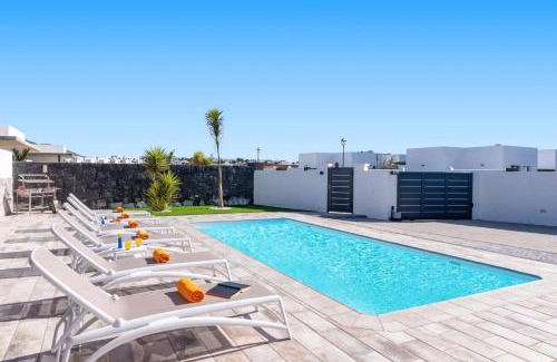Playa Blanca Villa | Villa Sibisse by Villa Plus