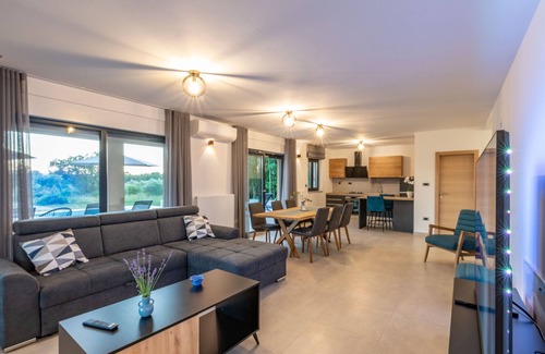 Brgod Villa | Villa Silente - Luxuriöse und Moderne Villa nur Wenige Minuten vom Meer Entfernt