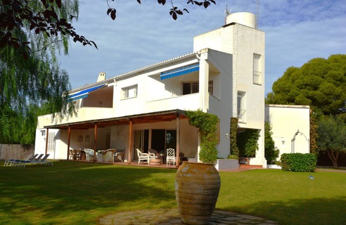 Vallpineda Villa | Villa Sitges Abu-Lia a 3 minutos de Playas andando. Exteriores Extraordinarios