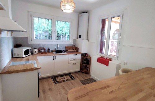 Le Revest-les-Eaux Casa | VILLA Sleeps up to 11, wooded area with panoramic view
