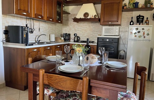 Erula Casa | Villa-Sleeps2-Parking-Garden-Balcony-Barbecue