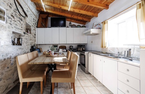 Thalames Casa | Villa Somatiana: Traditional Stone House