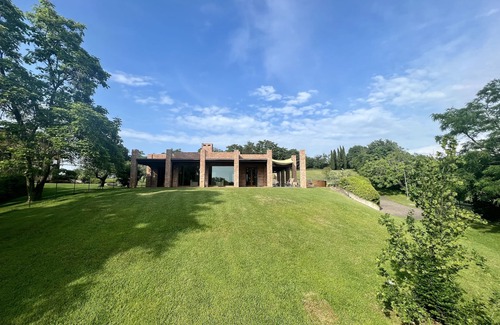 Lonato del Garda Villa | Spalitri la Villa rodeada de verdes colinas en Lonato