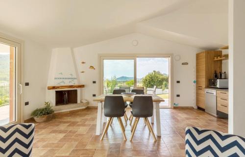 Castiadas Casa | Villa Stefanina - Vista mare e piscina privata vicina alla spiaggia di Cala Sinzias