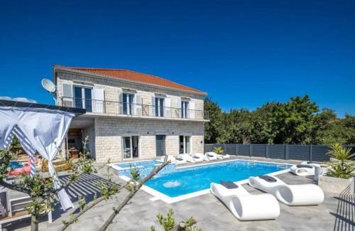 Sucuraj Villa | Villa Stipea