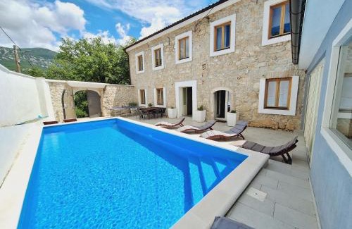 Tribalj Villa | Villa Stone castle