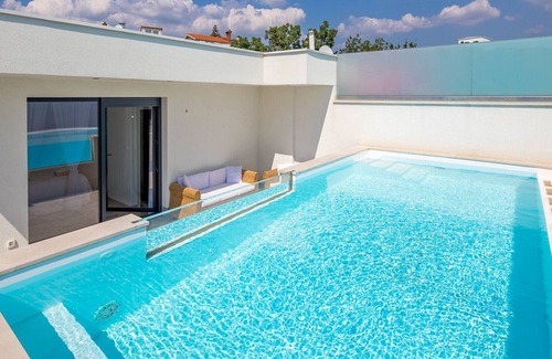 Pobri Villa | Villa Subin with Swimming Pool