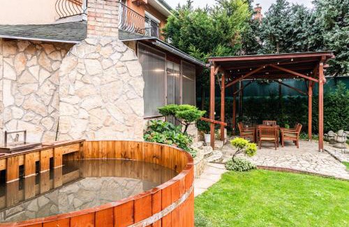 Arpadfold Villa | Villa Suburbia Budapest