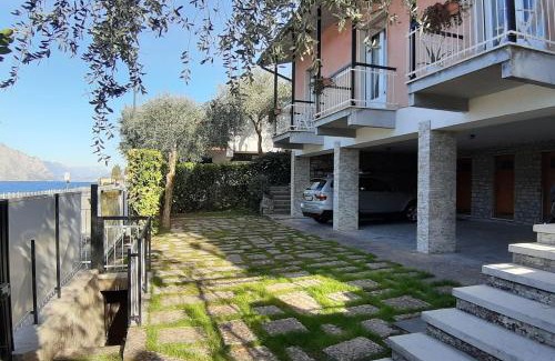 Brenzone sul Garda Casa | Villa sul Lago con pontile privato a Brenzone sul Garda - Unique and exclusive