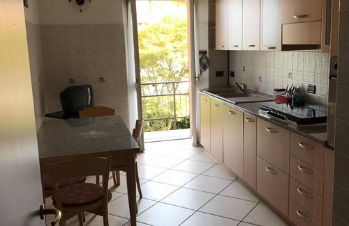 Pisano Villa | Villa rodeada de vegetación con vistas al lago Maggiore