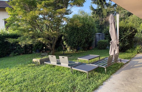 Pisano Villa | Villa rodeada de vegetación con vistas al lago Maggiore