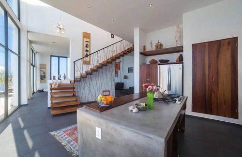 North End Villa | Espectacular casa moderna con vistas panorámicas de la bahía