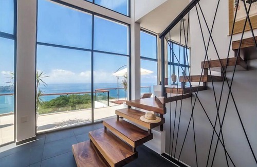 North End Villa | Espectacular casa moderna con vistas panorámicas de la bahía