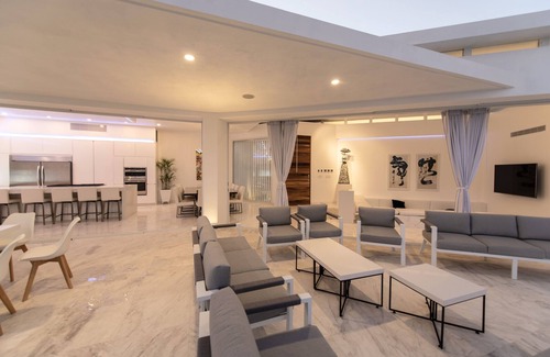 Pedregal Villa | Villa Tanzanita de Law: Views of Cabo San Lucas Bay. Great Value. Sleeps 28.