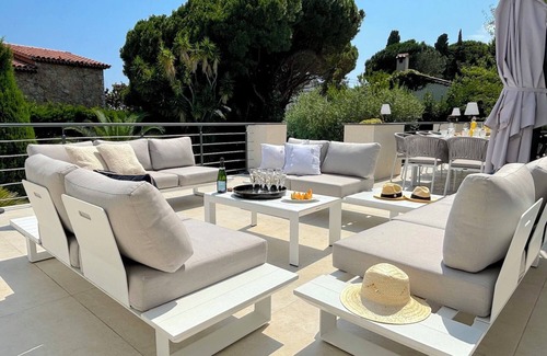 Riou - Petit Juas - Av de Grasse Villa | Villa Tassinia