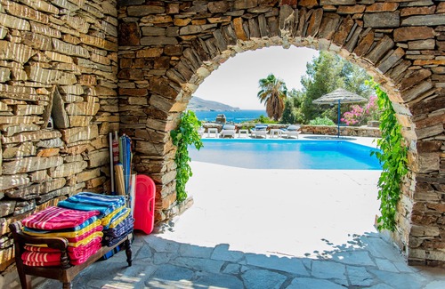 Koundouros Villa | Villa Tereza, 3min walk from Koundouros beach!